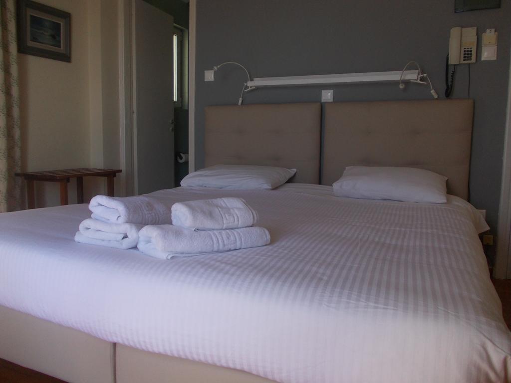 Hotel Theoxenia Loutraki  Exterior photo