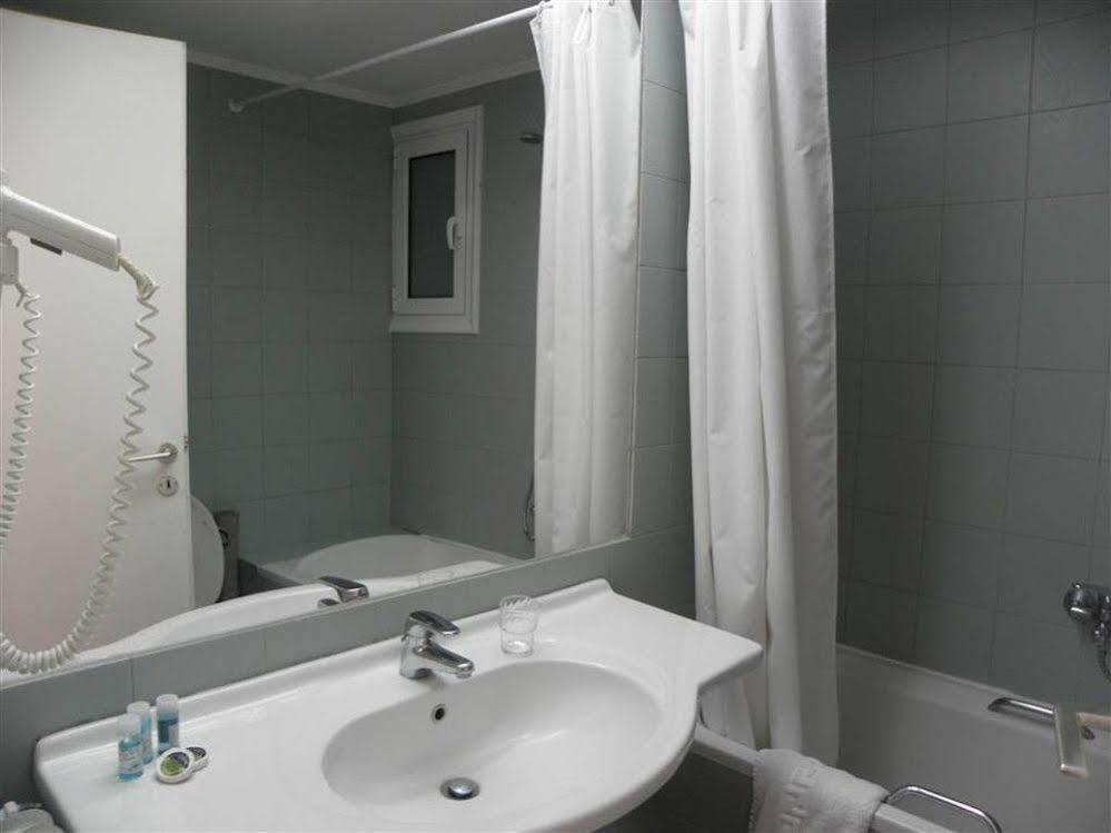Hotel Theoxenia Loutraki  Exterior photo